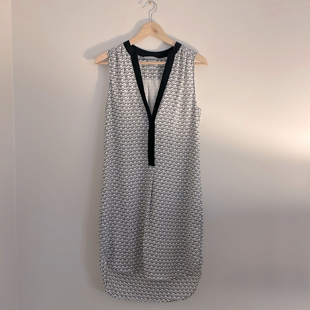 H&M size 6 shirt dress, black and cream, notched neckline, sleeveless